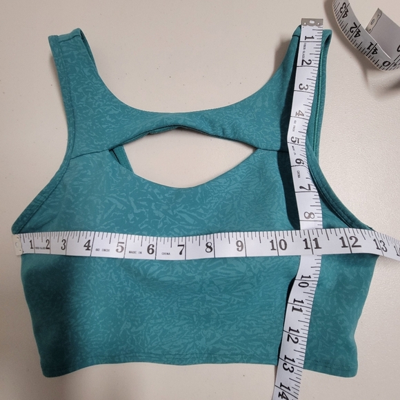 Lululemon Everlux Cut-Out Train Bra. - Picture 10 of 10